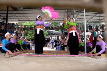 Bản người Thái ở Mai Châu “đổi đời” từ du lịch cộng đồng
