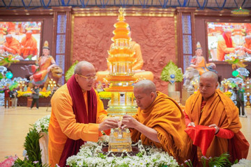 'Chùa Ba Vàng rước, chiêm bái xá lợi tóc của Đức Phật là chưa đúng quy định'