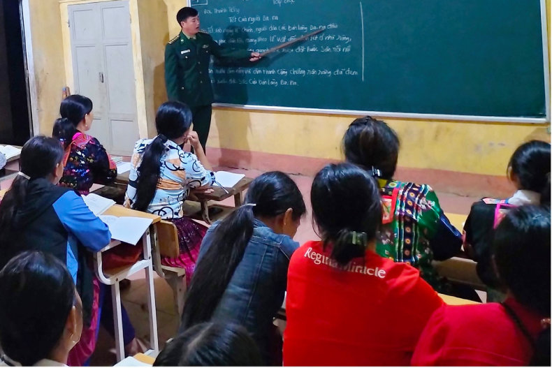 'Lớp học biên cương' xóa mù chữ nơi địa đầu tổ quốc