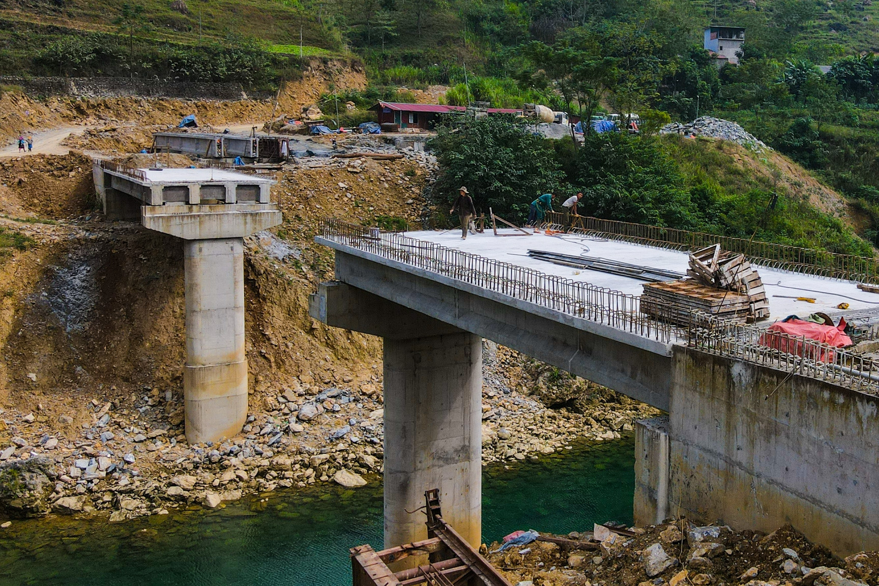 Nhanh chóng hoàn thiện giao thông dẫn lên cửa khẩu mới ở Hà Giang