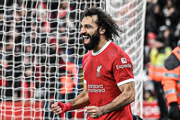 Salah bùng nổ, Liverpool đè bẹp Newcastle