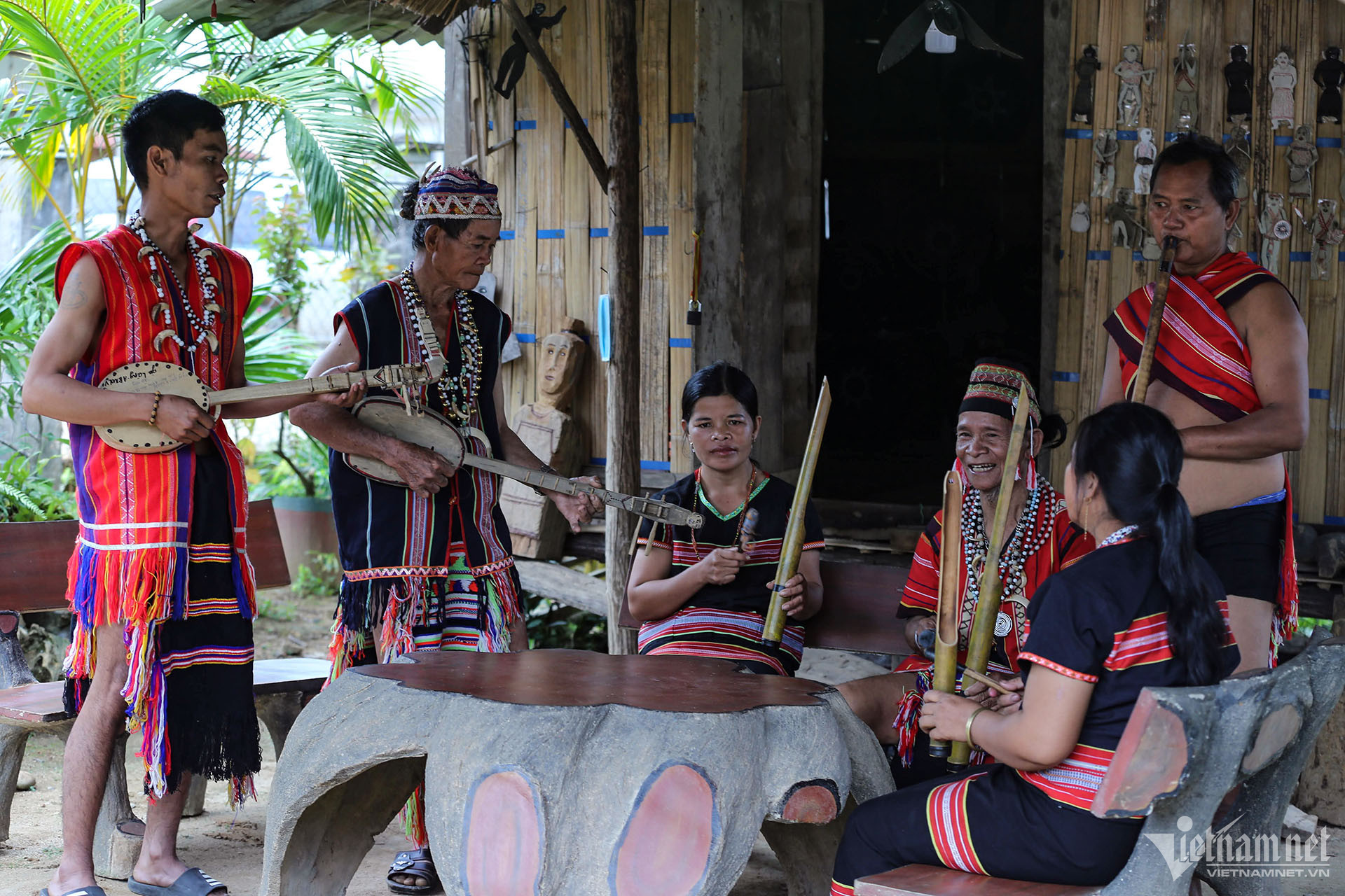 W-dan-toc-gie-trieng-kon-tum-1-1.jpg