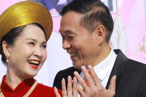 Căn gác xép bị dột và cuộc hôn nhân 40 năm của NSND Lan Hương và NSƯT Đỗ Kỷ