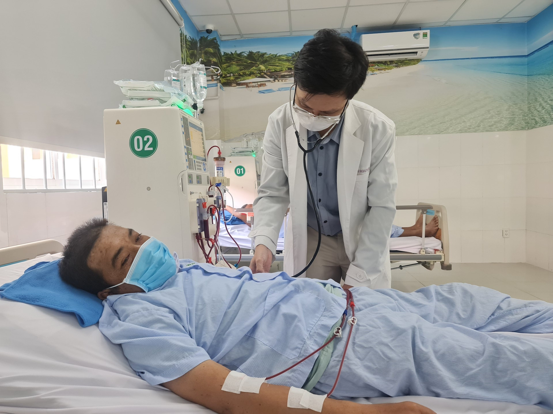 Anh Huỳnh Tấn Tài đã được chạy thận tại huyện nhà. Anh không còn phải đi từ chiều hôm trước, thuê nhà trọ, bắt xe đi xuyên Rừng Sác để đến bệnh viện duy trì cuộc sống. 