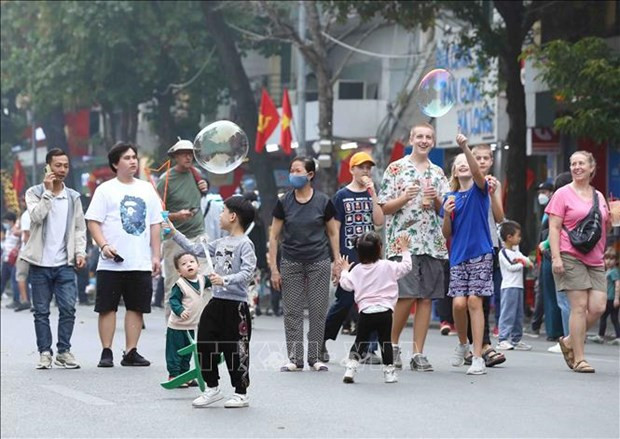 Hanoi unveils plan to attract foreign tourists this year hinh anh 1