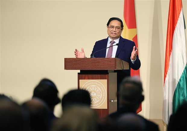 PM speaks on Vietnam’s policy at National Public Service University in Budapest