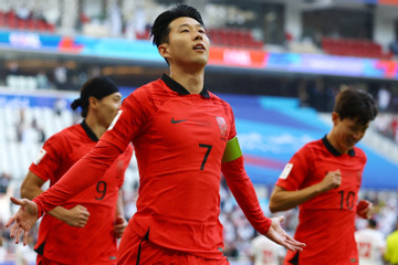 Hàn Quốc thoát thua Jordan nhờ bàn phản lưới
