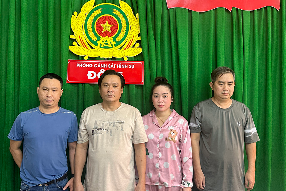 Đột kích nhà hàng có 40 nữ tiếp viên sẵn sàng múa thoát y và bán dâm ở TP.HCM