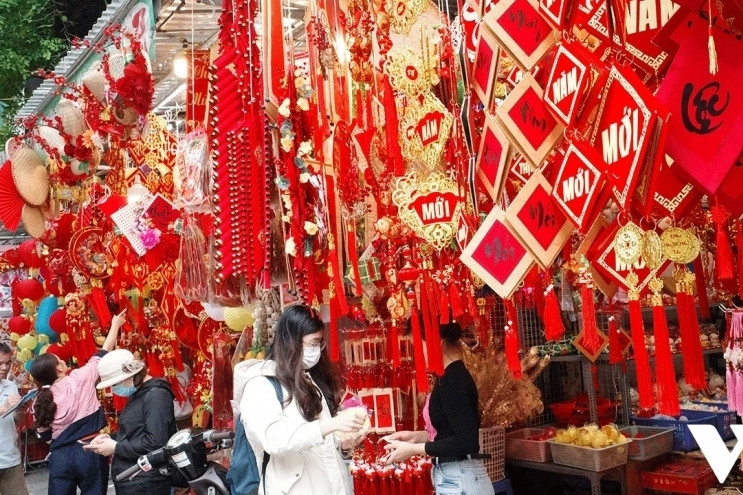 Festive Tet atmosphere prevails on every corner of capital