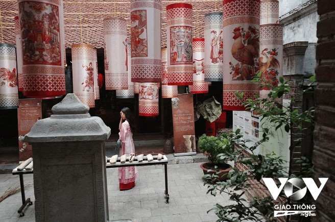 festive tet atmosphere prevails on every corner of capital picture 2