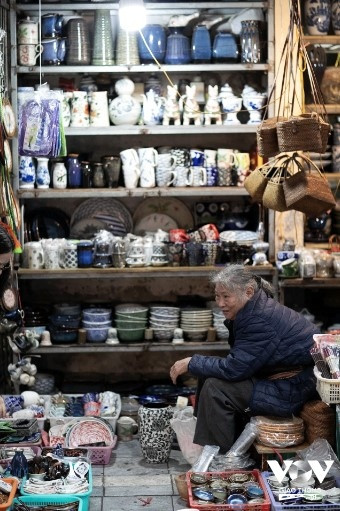 festive tet atmosphere prevails on every corner of capital picture 5