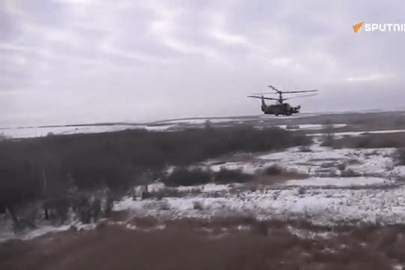 Khoảnh khắc trực thăng ‘Cá sấu’ Ka-52 Nga không kích mục tiêu Ukraine