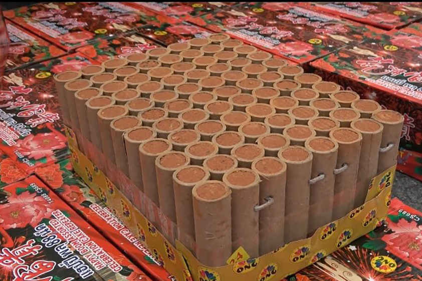 Triệt phá nhóm buôn bán pháo nổ liên tỉnh, thủ súng trong người