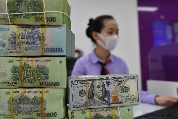 Giá USD tự do tăng vượt 25.000 đồng