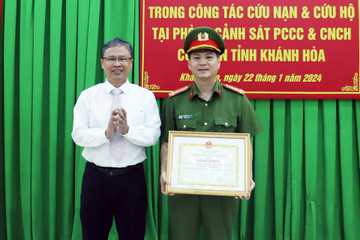 Giải cứu 4 du khách gặp nạn, Công an Khánh Hòa được Chủ tịch tỉnh khen thưởng