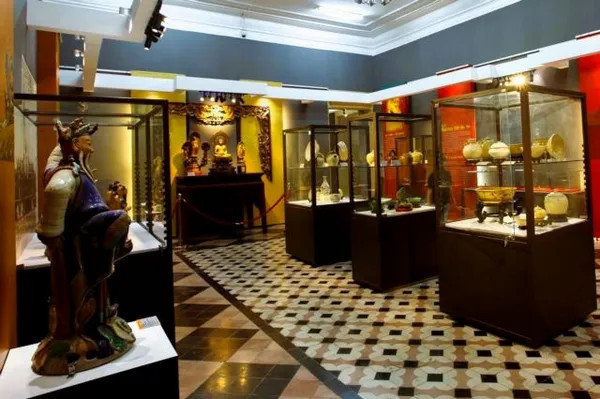 HCM City museum hosts antique exhibition to celebrate Tet