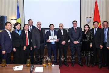 PM receives representatives of Romanian friendship organisations with VN