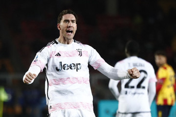 Vlahovic đưa Juventus lên đỉnh bảng Serie A