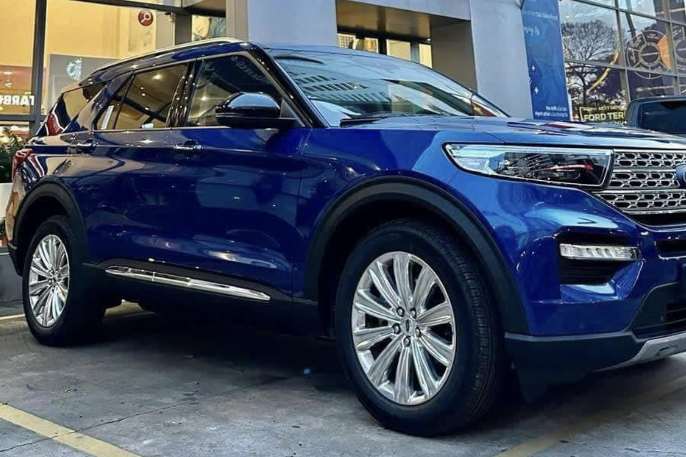 Xe SUV nhập khẩu Mỹ Ford Explorer bất ngờ giảm sốc 440 triệu đồng