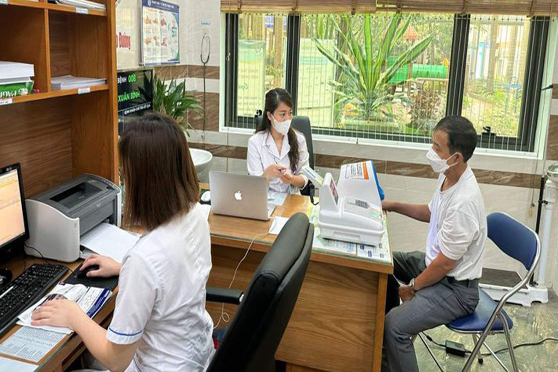 100% người cao tuổi có thẻ BHYT: Cần đẩy nhanh tiến độ