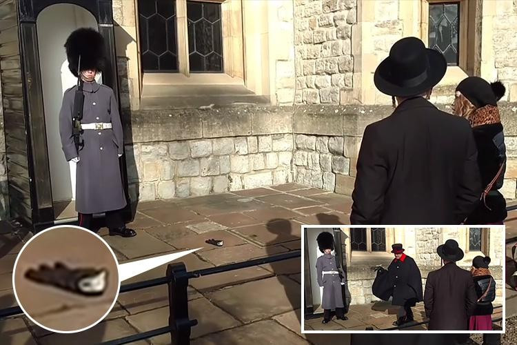 a woman shattered a piece of art worth 800000 while taking a selfie and made the exhibit shut down for three days.jpg