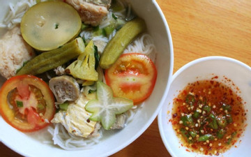 Delight in Danang’s tuna noodle soup