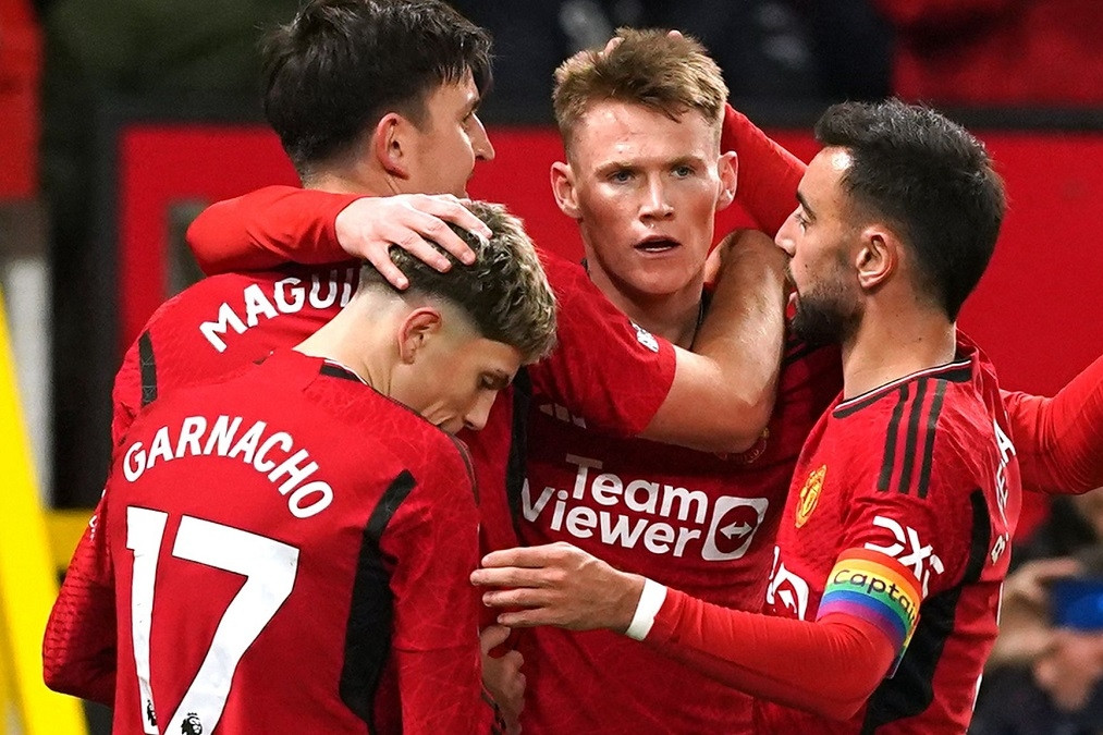 Erik ten Hag ra 2 quy tắc ‘cấm phạm’ tại MU, McTominay khen ngợi