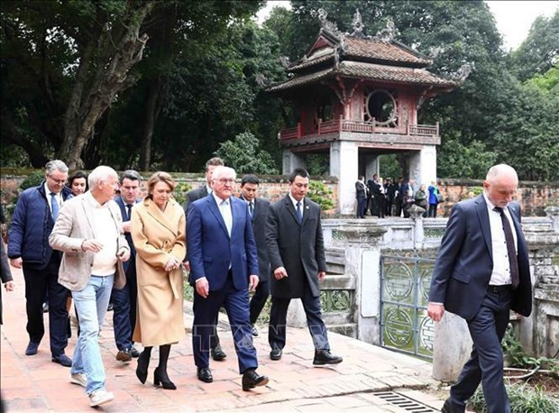 German President explores Temple of Literature in Hanoi