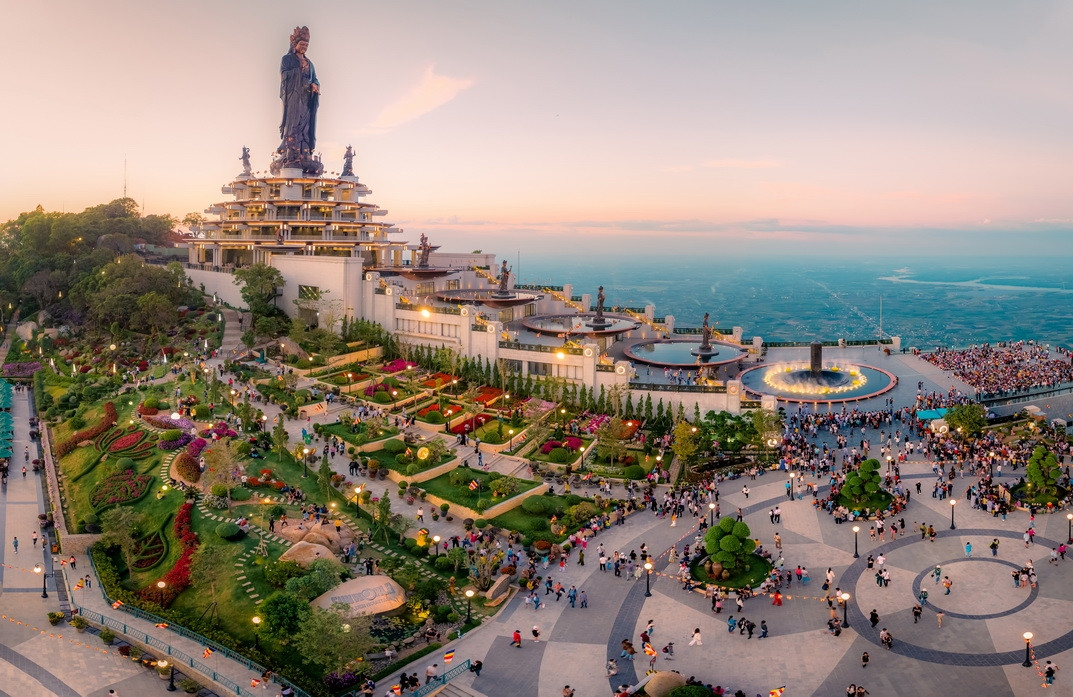 Mùa lễ tạ thiêng liêng trên núi Bà Đen