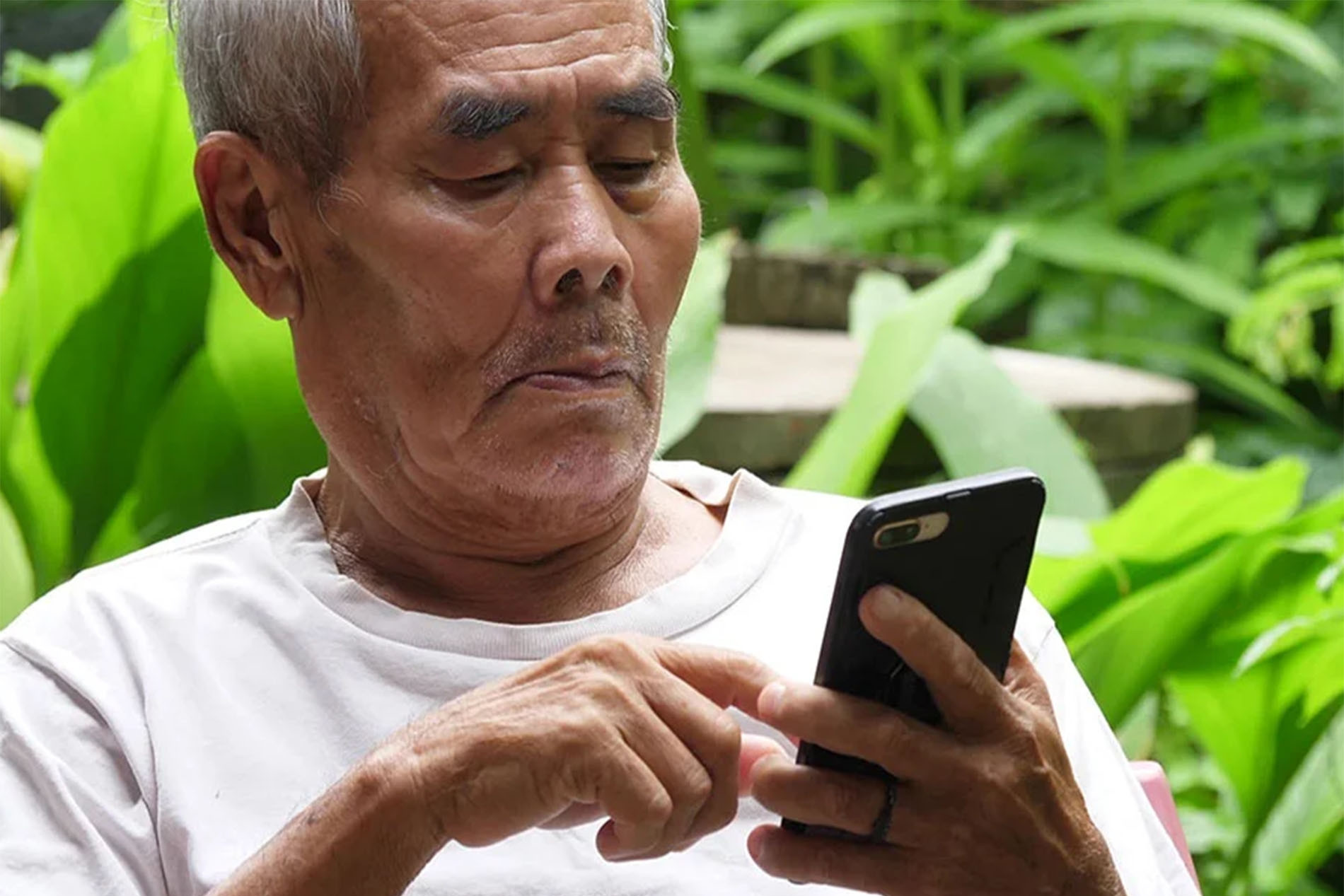 Người cao tuổi trong công cuộc chuyển đổi số