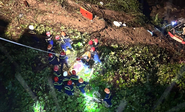 PM orders overcoming aftermath of traffic accident in Da Nang hinh anh 1