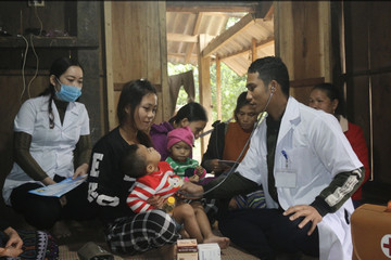 Quảng Bình đầu tư phát triển mạng lưới y tế vùng dân tộc thiểu số