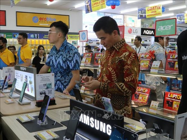 Vietnamese company opens 50th store in Indonesia hinh anh 1