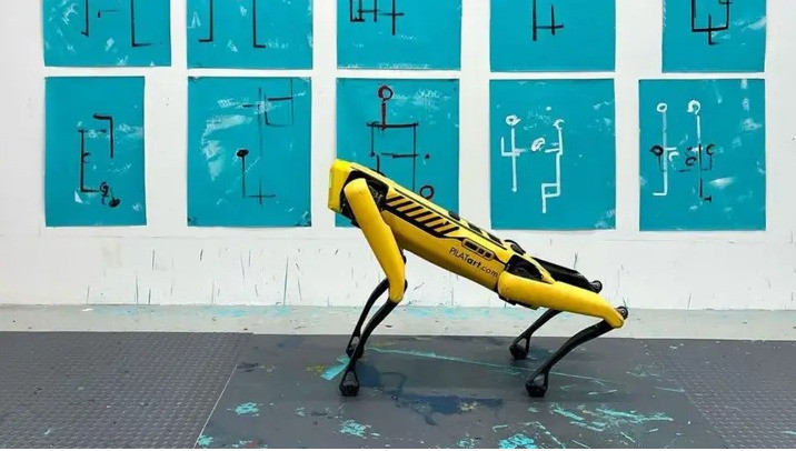 Chó robot có khả năng tự sáng tác những bức vẽ trị giá hàng tỷ đồng