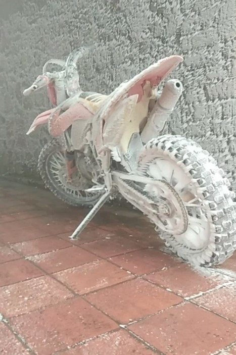 mau son peak covered in frost as temperatures sink to -1.1 degrees celsius picture 6