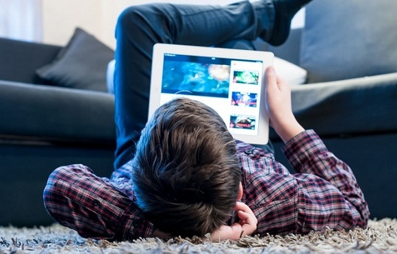 Mẹ đi tù vì bỏ mặc con trai 9 tuổi sống một mình suốt 2 năm