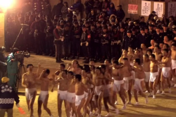 Nhật Bản mở cửa lễ hội 'đàn ông khỏa thân' cho phụ nữ