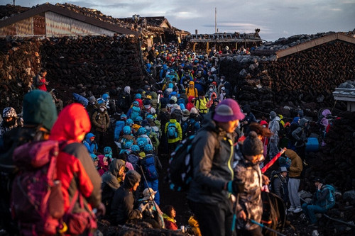 Nhật Bản thu phí tham quan núi Phú Sĩ, tránh khủng hoảng 'thừa khách'