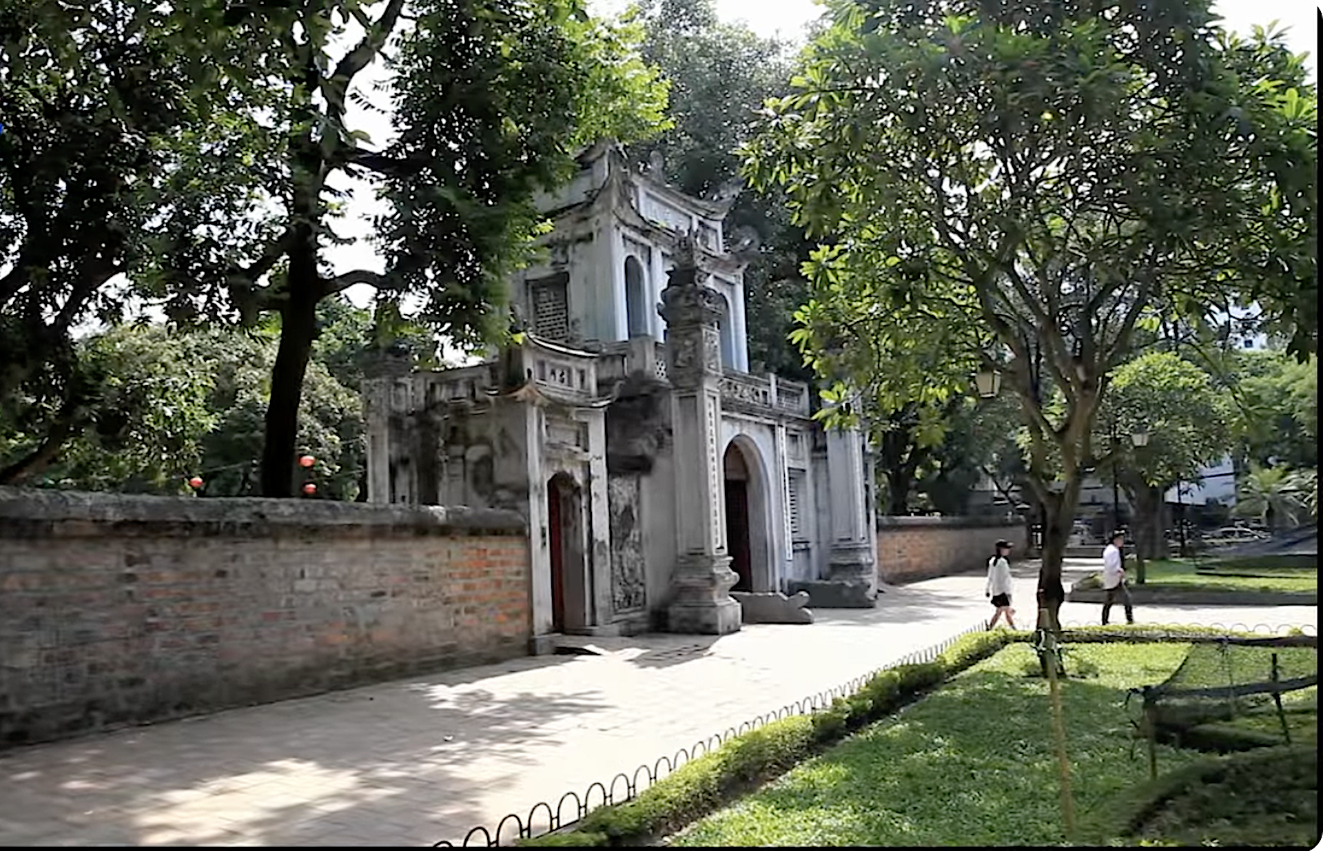 Phát triển văn hóa vì sự hoàn thiện nhân cách con người và xây dựng con người để phát triển văn hóa