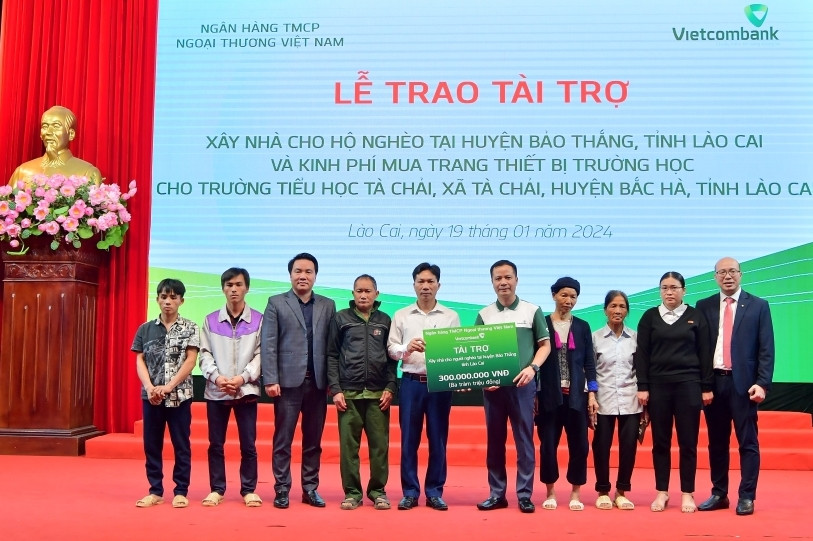 Vietcombank tài trợ xây nhà, mua trang thiết bị trường học ở Lào Cai