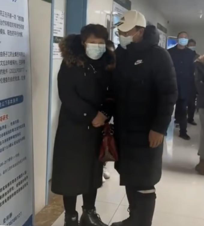 Con trai 38 tuổi chưa một Tết nào mang bạn gái về ra mắt, mẹ đưa đi khám tâm thần thì bác sĩ kết luận chính người mẹ mới gặp vấn đề - Ảnh 2.