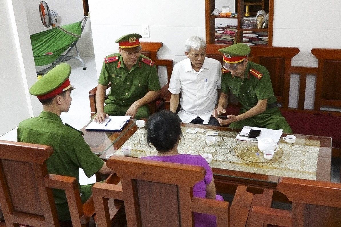 Công an Quảng Bình đi đầu chuyển đổi số phục vụ người dân