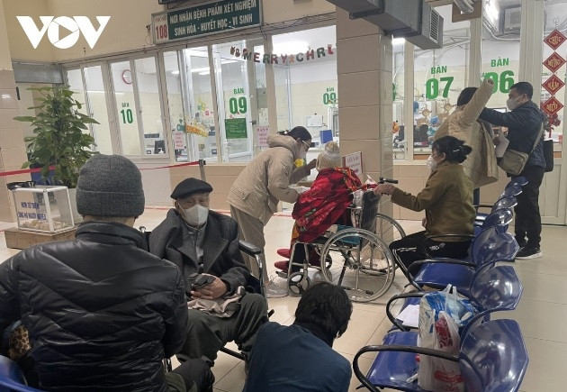 elderly people and children hospitalised due to cold weather picture 1