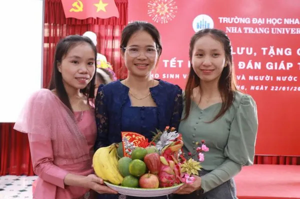 Foreign students enjoy Tet in Vietnam