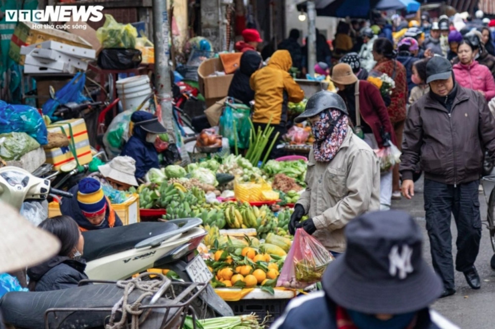 hanoians prepare offerings on 15th day of last lunar month picture 9