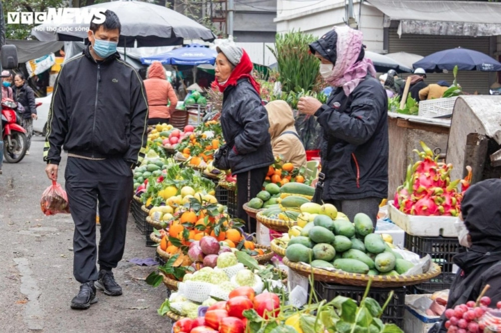 hanoians prepare offerings on 15th day of last lunar month picture 11