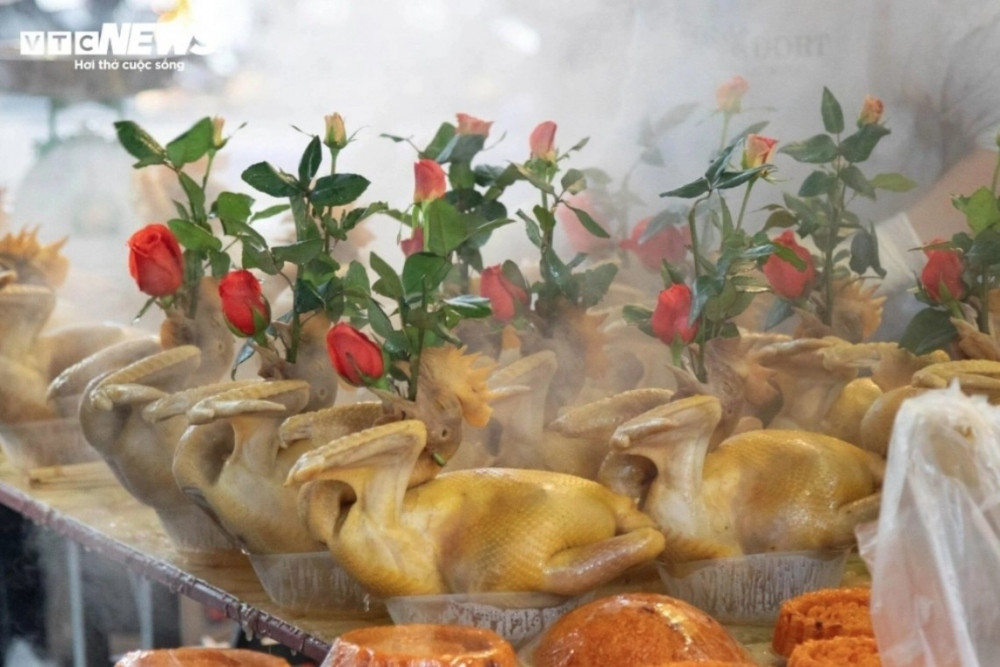 hanoians prepare offerings on 15th day of last lunar month picture 12