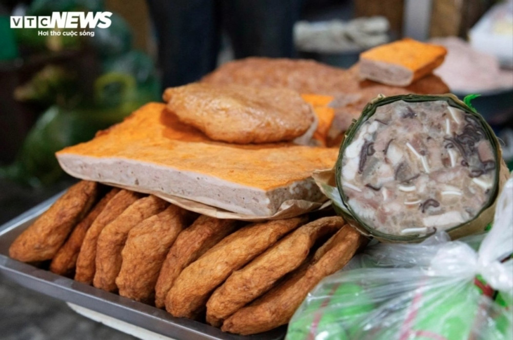 hanoians prepare offerings on 15th day of last lunar month picture 13
