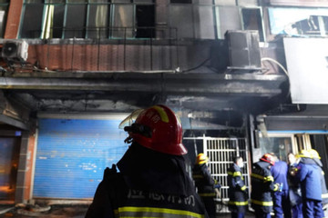 Hiện trường vụ cháy chung cư 6 tầng ở Trung Quốc khiến 39 người thiệt mạng
