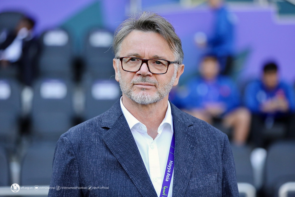 HLV Troussier nói lời xúc động ngày chia tay Asian Cup